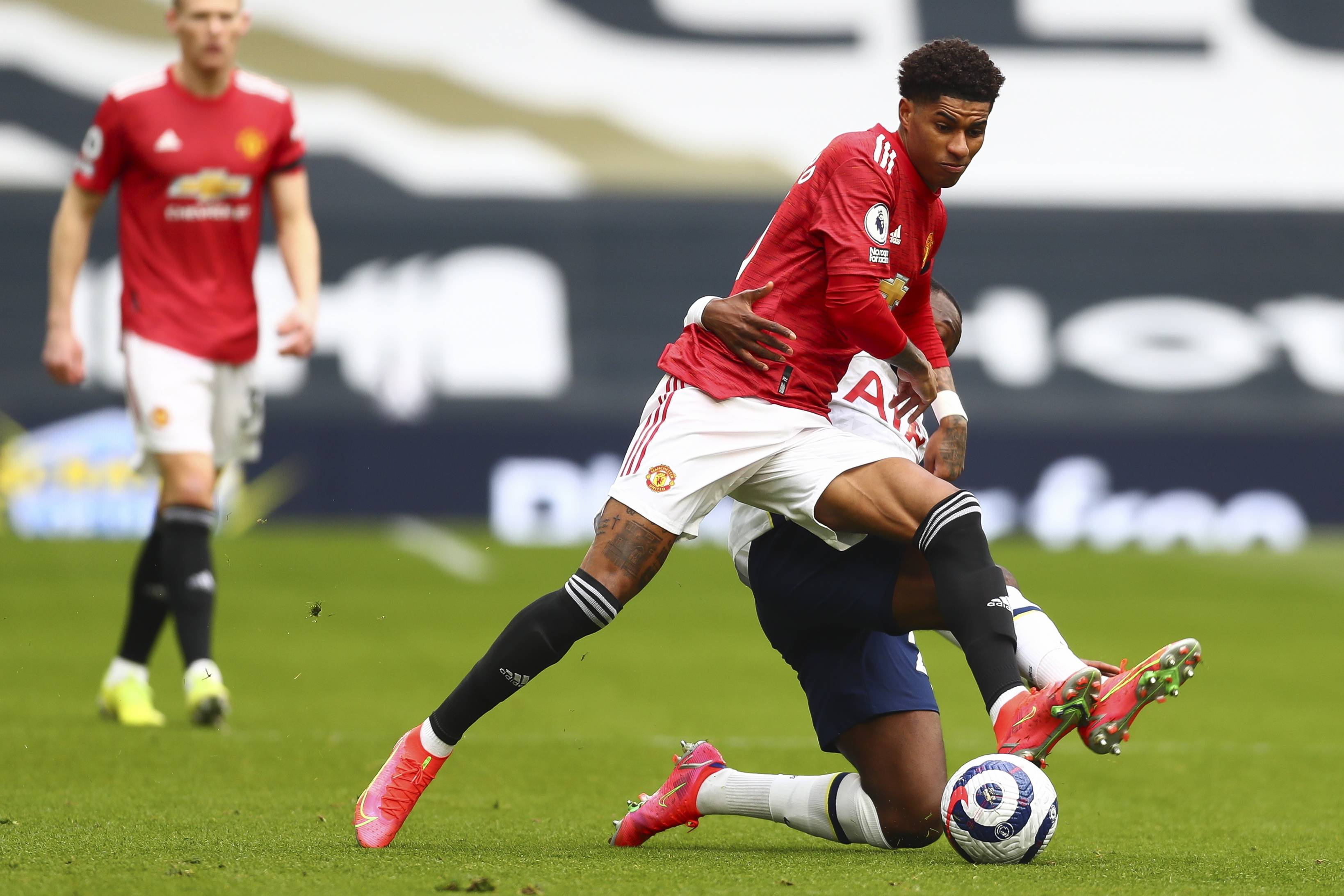 尽管他日常 尽管他日常